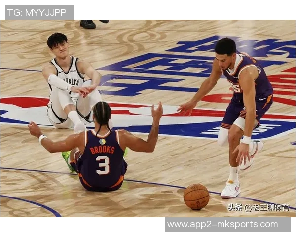 NBA中国赛半场战报托马斯表现出色曾凡博短暂登场贡献防守篮网领先太阳