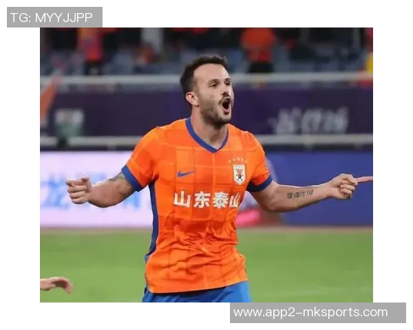 卡扎伊什维利与家人共享休闲时光照片曝光续约泰山仍在悬而未决中